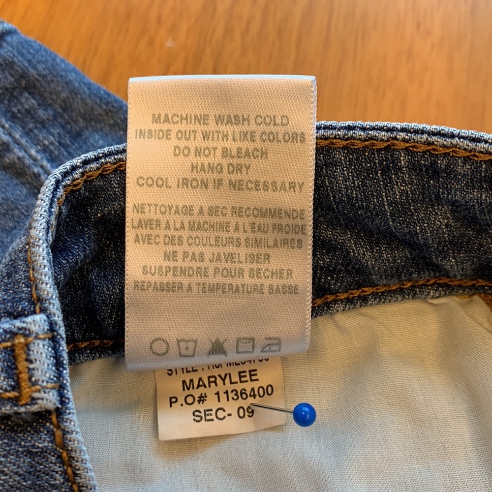 Joe’s Jeans Marylee Women’s Distressed Shorts • Sz 27 - Picture 6 of 10